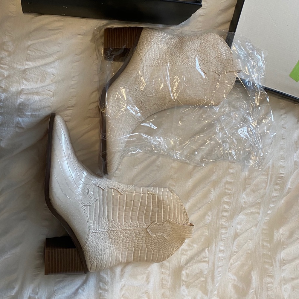 White cowgirl boots